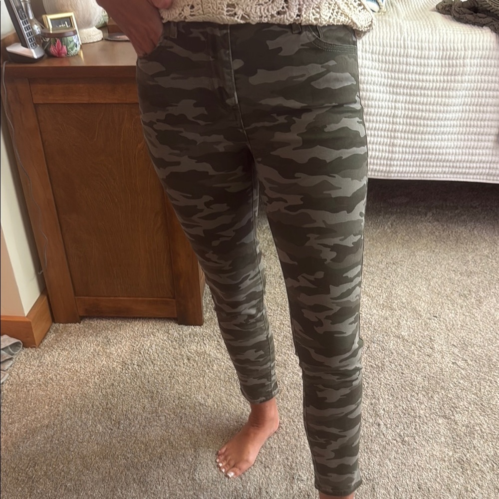 Levi's Green Camo Skinny Ankle Jeans
